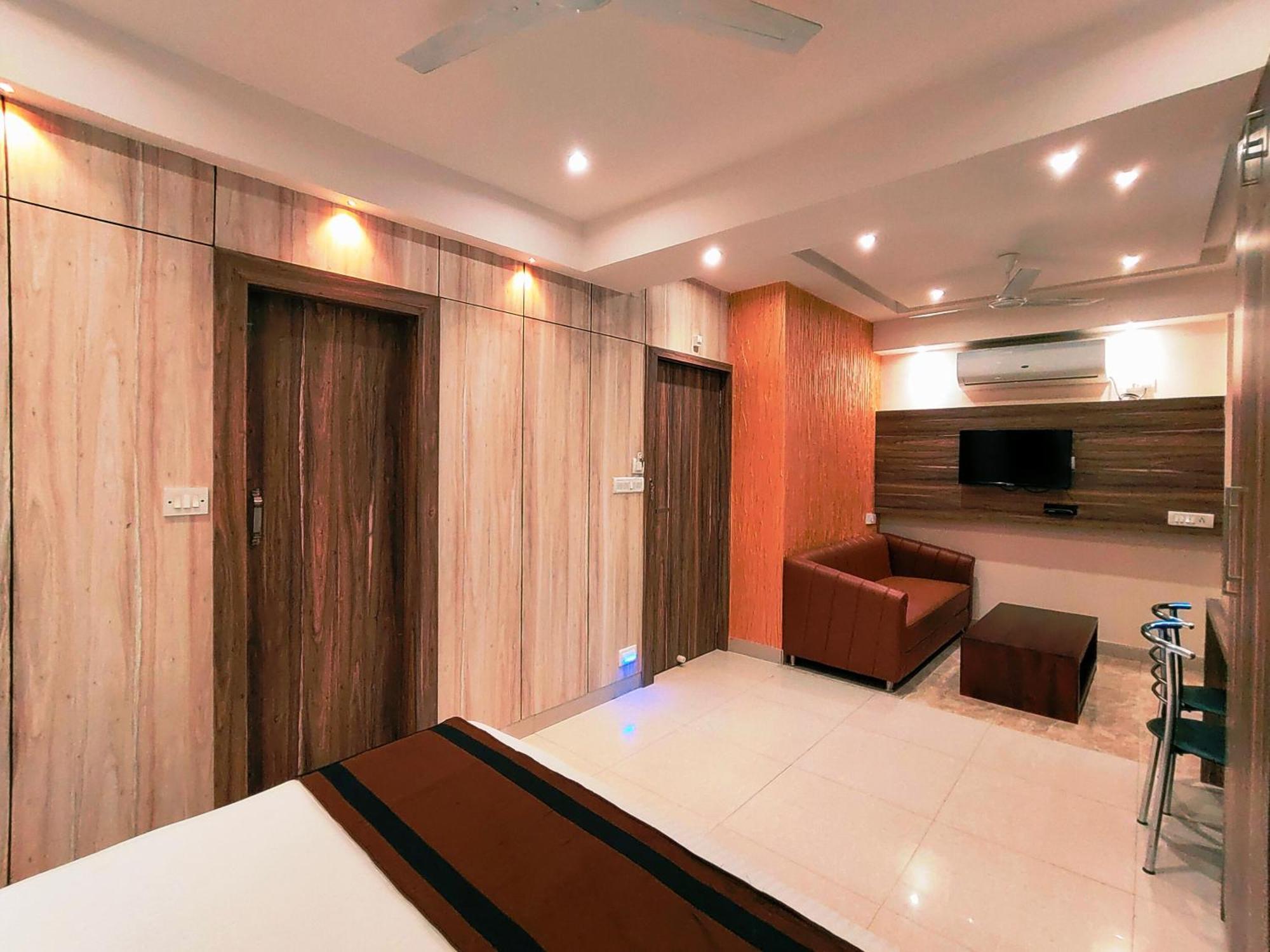 Hotel Steam Калькутта Экстерьер фото
